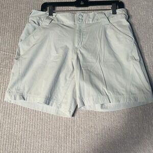 Columbia PFG Shorts Women's 10 Light Gray 7" Inseam Nylon Outdoor Fishing Chino‎